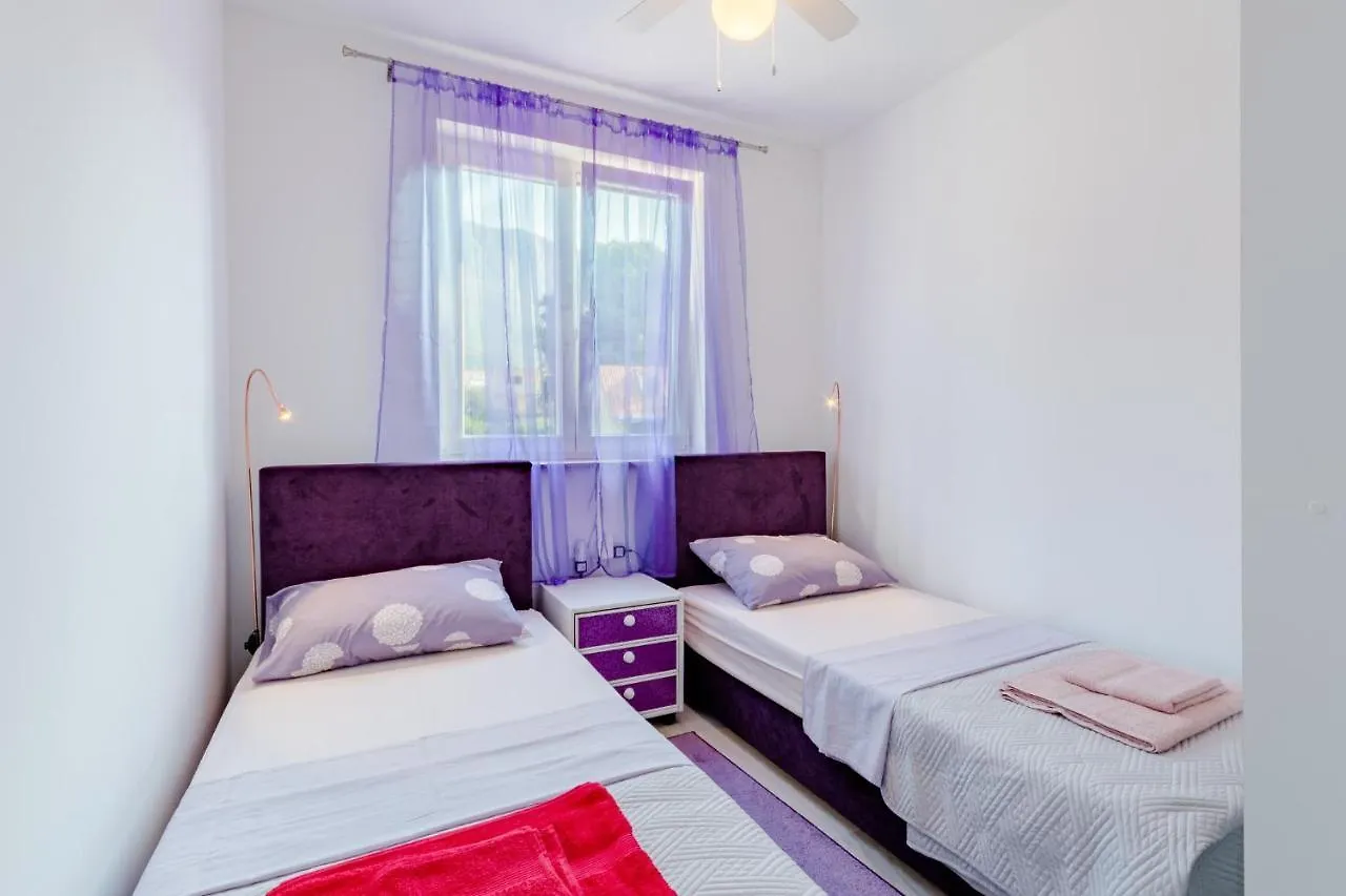 Apartment Karlo Kaštela 0*,